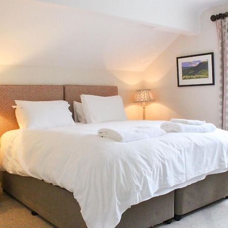 The Queens Arms Poyntington Bagian luar foto