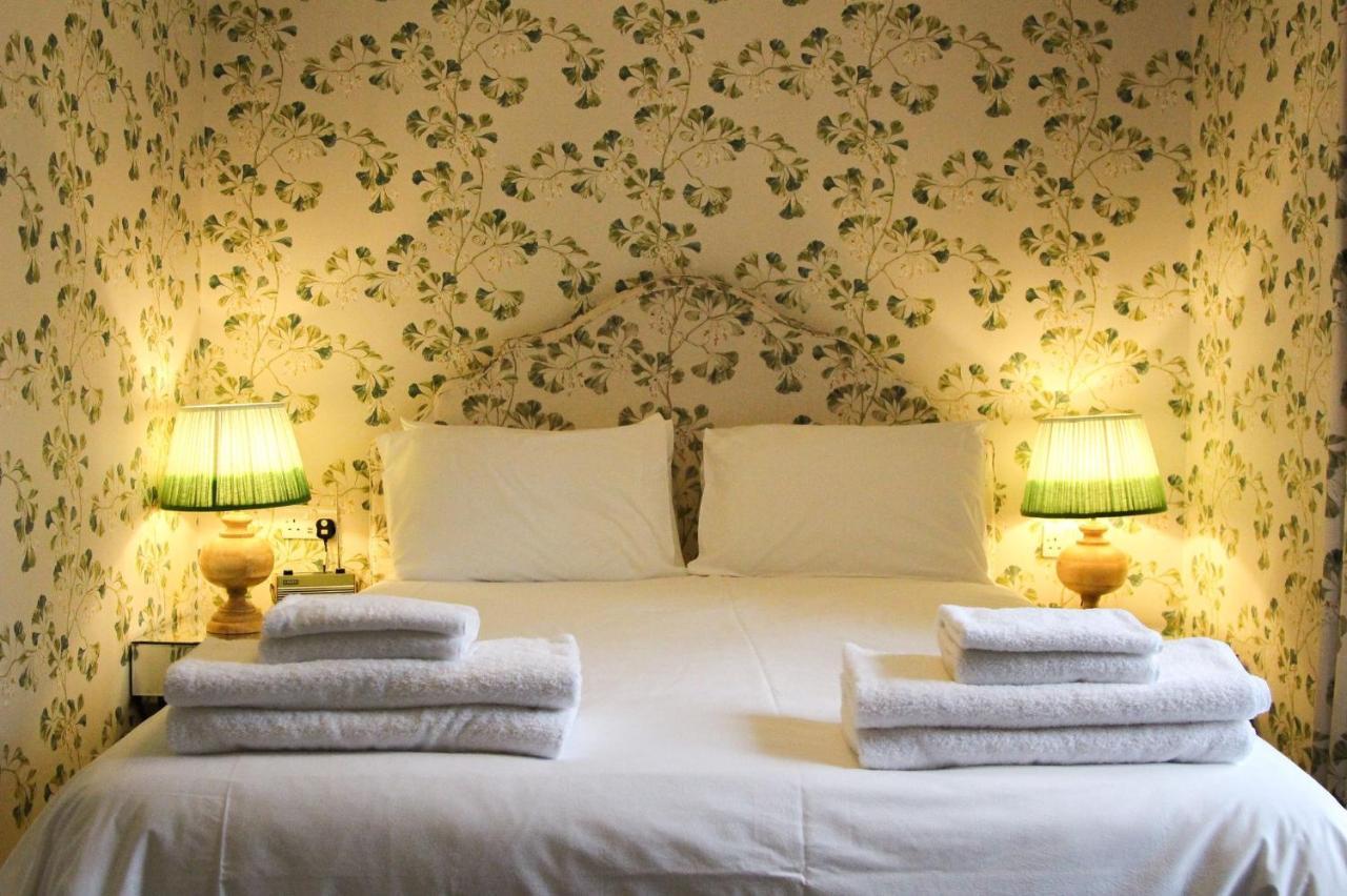 The Queens Arms Poyntington Bagian luar foto