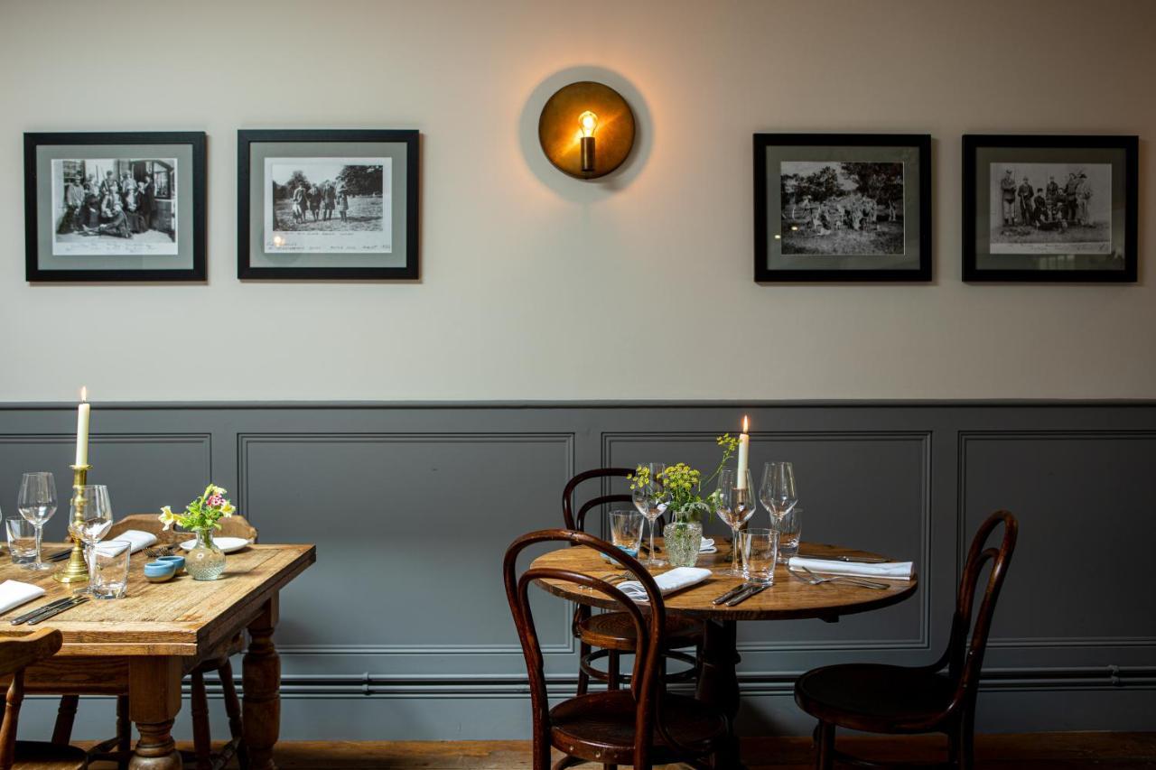 The Queens Arms Poyntington Bagian luar foto