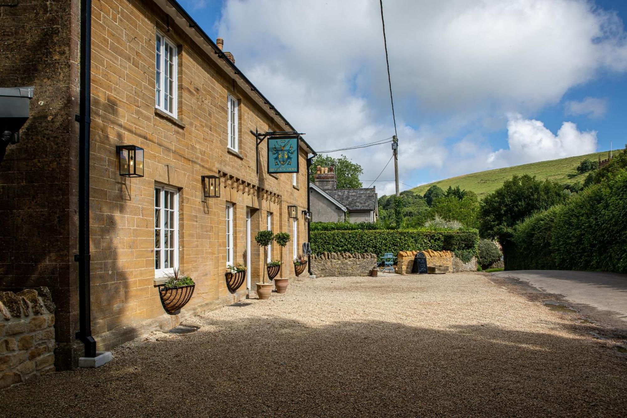 The Queens Arms Poyntington Bagian luar foto